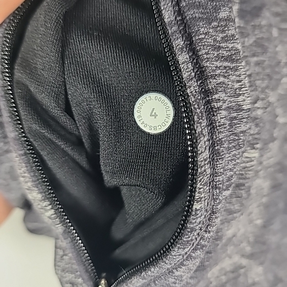Lululemon Women's Outrun The Elements Half Zip Pullover Gray Camo Athletic Sz 4 - Picture 8 of 8